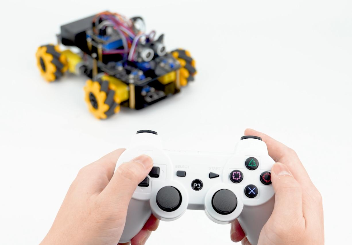Using the ACEBOTT QD010 Bluetooth Controller to drive an ESP32 robot car